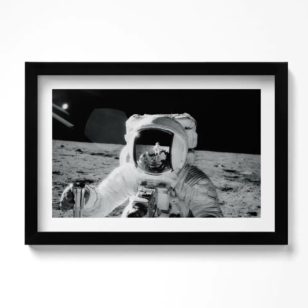 Obraz w ramie Astronauta na Księżycu - zdjęcie NASA