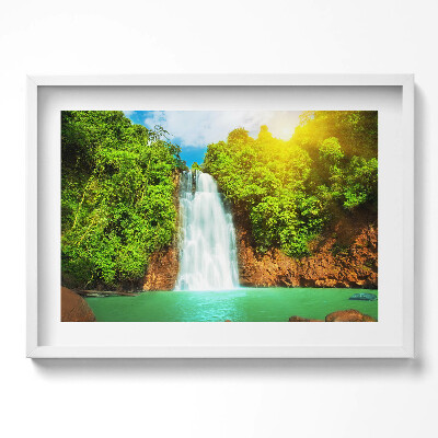 Obraz w ramie Pejzaż wodospadu wśród zieleni