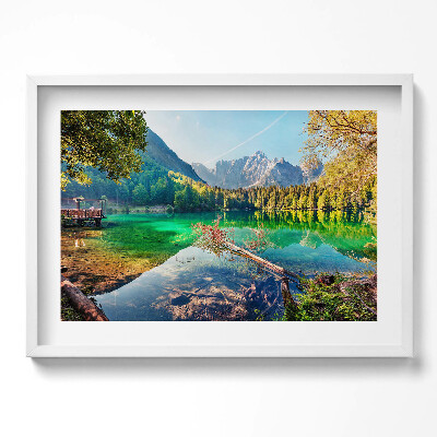 Obraz w ramie Pejzaż górskiego jeziora wśród drzew