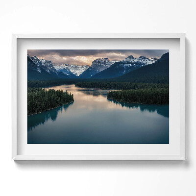 Obraz w ramie Pejzaż rzeki lasów i gór