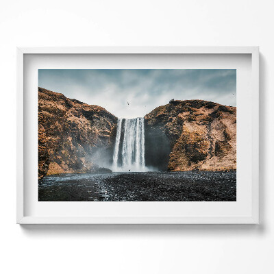 Obraz w ramie Wodospad pośród skał