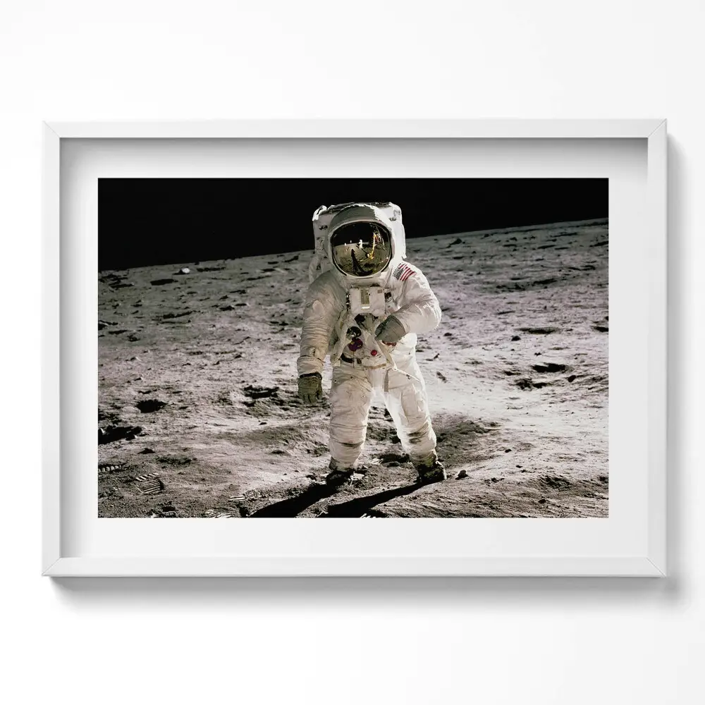 Obraz w ramie Pierwszy człowiek na Księżycu - zdjęcie NASA