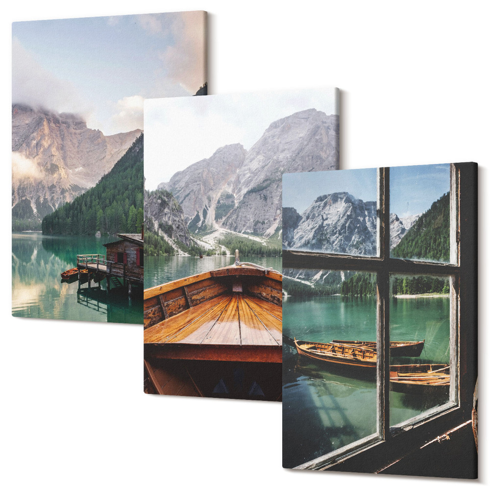 Zestaw obrazów 3 części tryptyk Górskie jezioro z łodzią i drewnianymi domkami