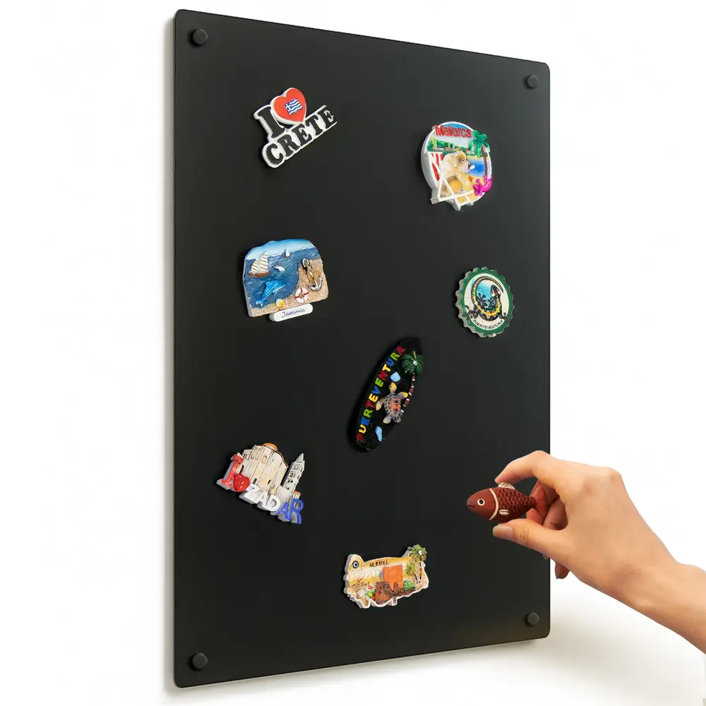 Tablica magnetyczna w rozmiarze 40x60 cm do przechowywania pamiątek z podróży