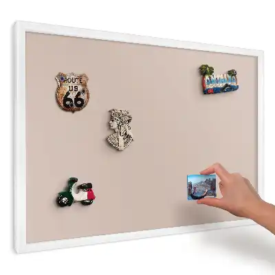 Ozdobna tablica na magnesy w minimalistycznym beżowym klimacie