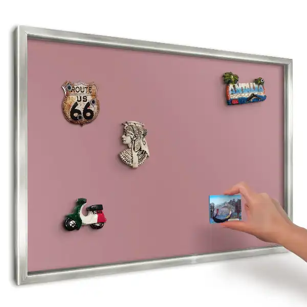 Tablica na magnesy do kuchni z minimalistycznym różowym tłem