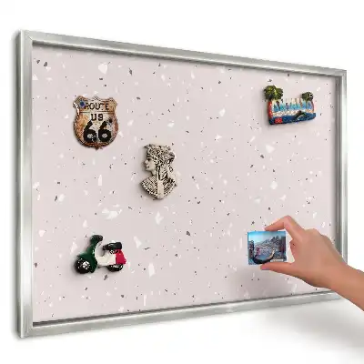 Tablica magnetyczna w srebrnej ramce z wzorem delikatne terrazzo