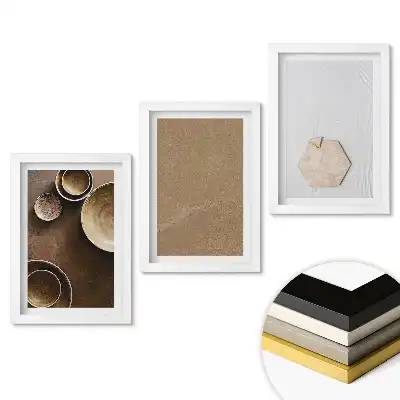 Zestaw 3 obrazów w ramie z minimalistycznymi kompozycjami ceramicznymi i teksturami