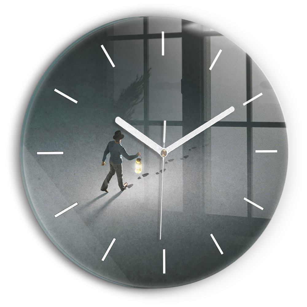 Dekoracyjny zegar ścienny Wędrowiec w ciemności